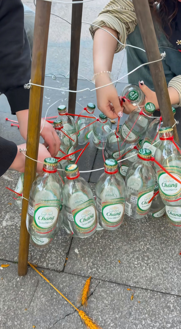 自製8款零成本聖誕樹攻略  膠凳/杯套趣味大變身？ 網民爆笑：真係創意無極限