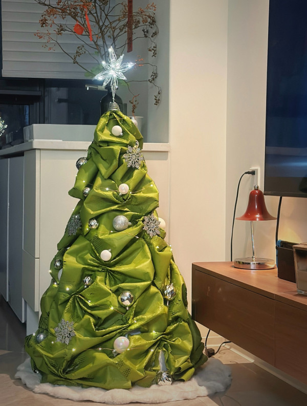 自製8款零成本聖誕樹攻略 膠凳/杯套趣味大變身? 網民爆笑:真係創意無極限