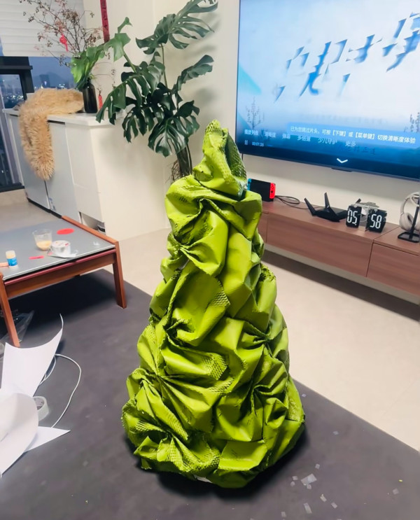 自製8款零成本聖誕樹攻略  膠凳/杯套趣味大變身？ 網民爆笑：真係創意無極限