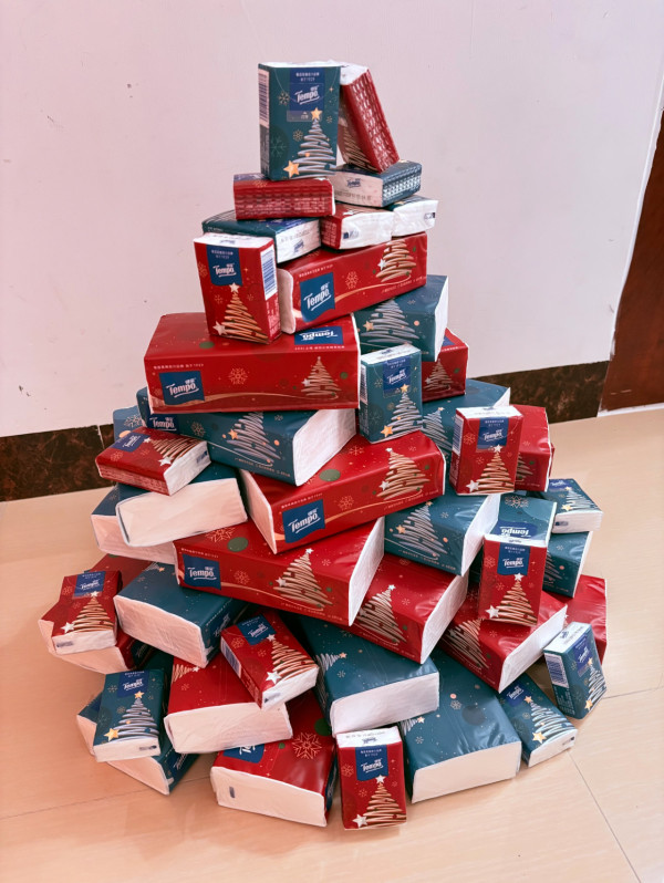 自製8款零成本聖誕樹攻略  膠凳/杯套趣味大變身？ 網民爆笑：真係創意無極限