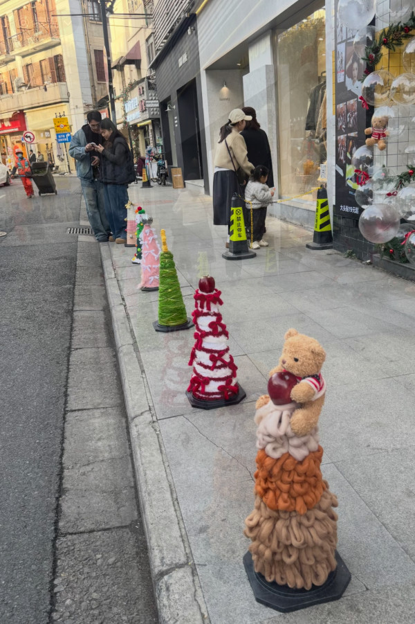 自製8款零成本聖誕樹攻略  膠凳/杯套趣味大變身？ 網民爆笑：真係創意無極限