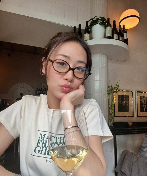 前港姐季軍低調嫁富二代挺孕肚晒全家福 入行兩年後僅拍過《愛回家》即離巢