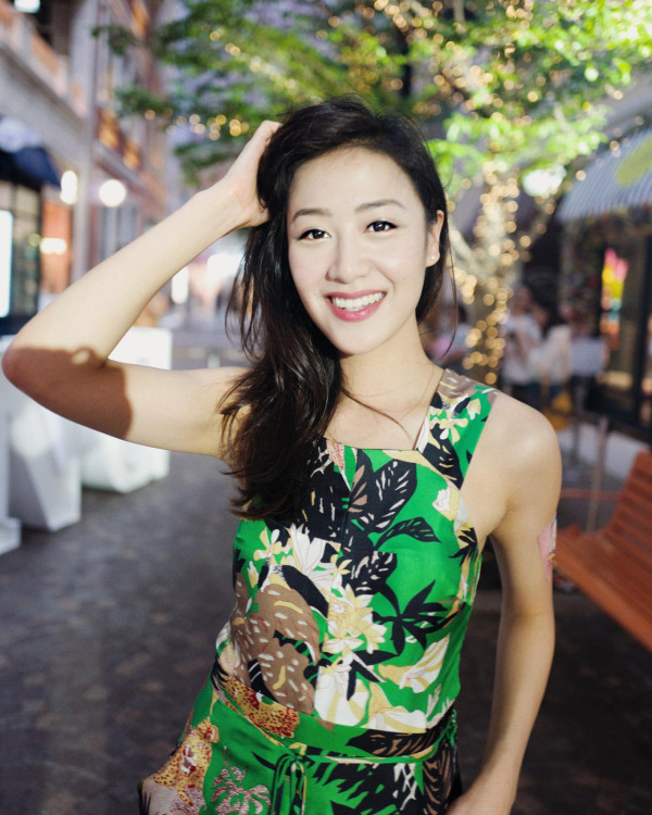 前港姐季軍低調嫁富二代挺孕肚晒全家福 入行兩年後僅拍過《愛回家》即離巢