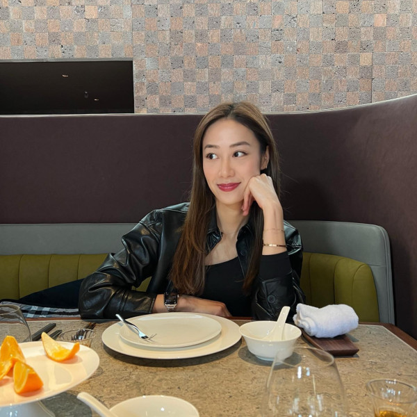 前港姐季軍低調嫁富二代挺孕肚晒全家福 入行兩年後僅拍過《愛回家》即離巢