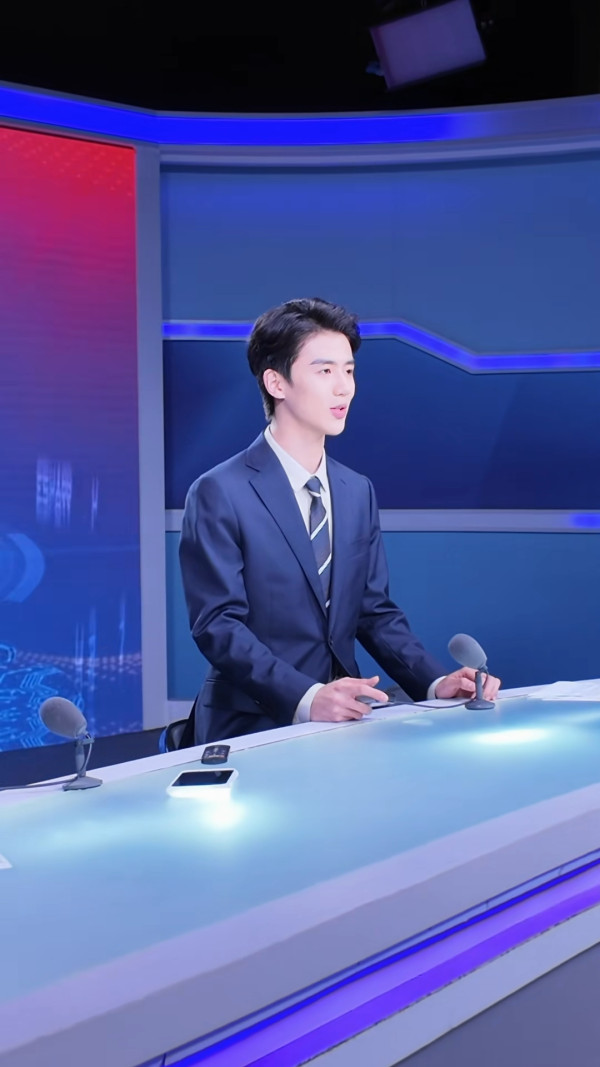 靚仔到似AI!內地20歲新聞實習主播激似1男星爆紅 首擔主播吸50萬點讚