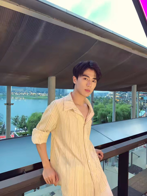 靚仔到似AI!內地20歲新聞實習主播激似1男星爆紅 首擔主播吸50萬點讚