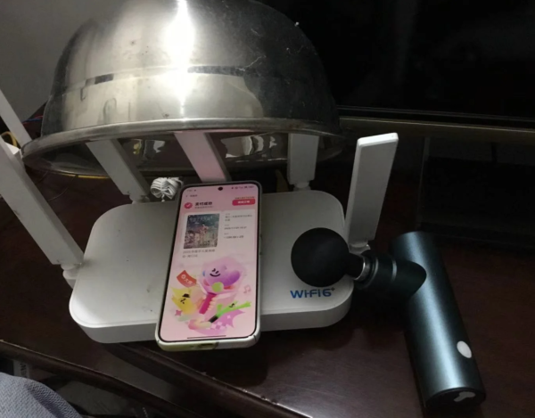 搶票玄學？ 網民瘋傳手機放「電飯煲內膽」秒搶演唱會飛 Apple、小米官方回應解密