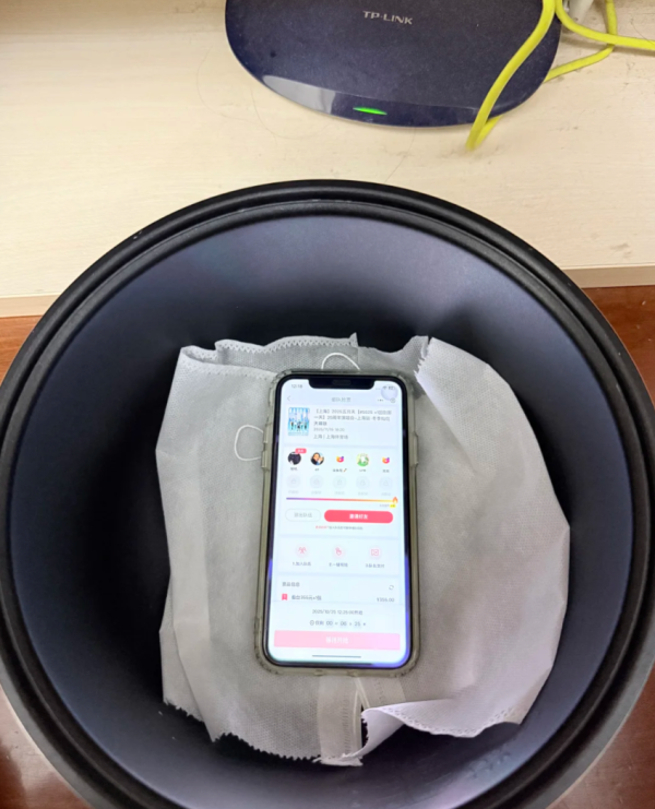 搶票玄學？ 網民瘋傳手機放「電飯煲內膽」秒搶演唱會飛 Apple、小米官方回應解密