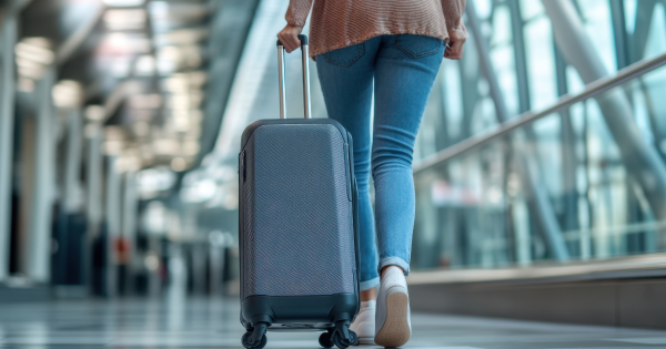 旅行別用這2款行李箱!空姐警告:看似堅固其實超易爛