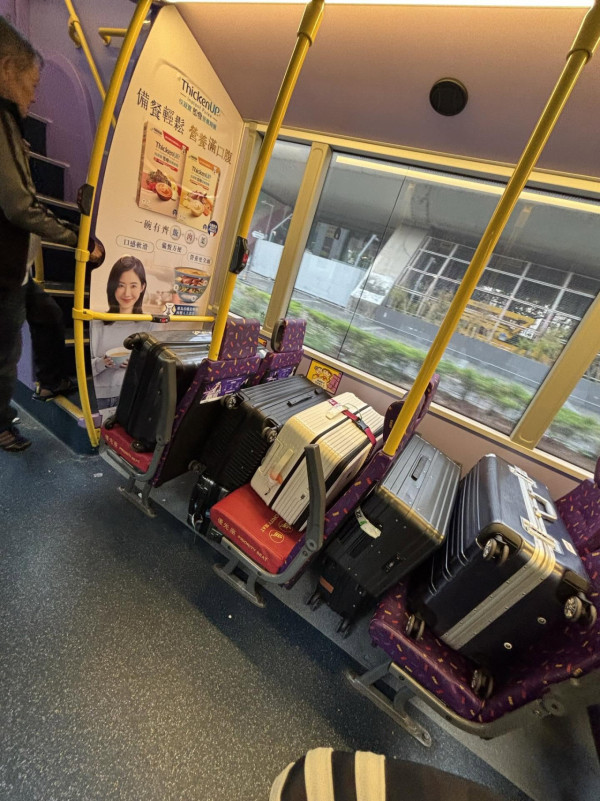 城巴多排座位淪「行李專區」女乘客斥霸佔關愛座無恥 兩派網民熱議自私vs有內情？