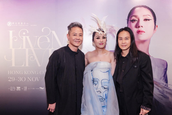 楊千嬅紅館演唱會2025｜老公仔仔一家三口合照 尾場群星撐場！方力申太太挺超級巨肚現身