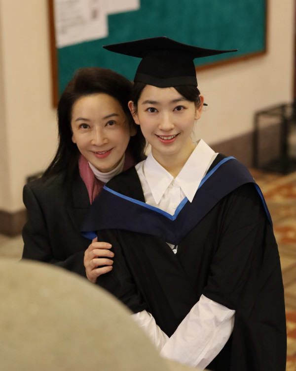 龔慈恩女兒林愷鈴超強學歷背景！IB學霸奪41分入港大 文學碩士畢業又靚又叻