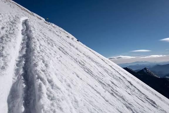 (圖:alpinetrack.co.uk) 33歲女遭男友丟棄雪山凍死 體感負20度困6小時 男友詭異涉過失殺人