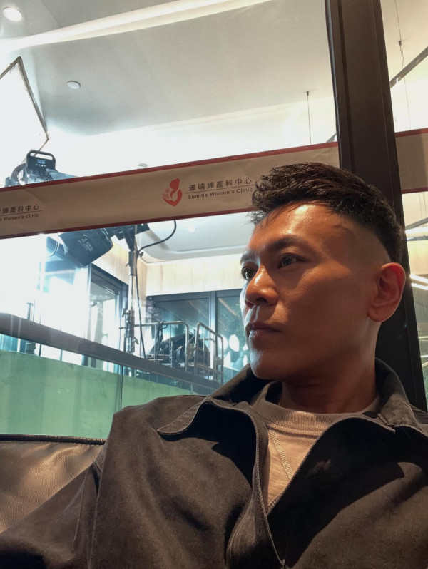 前TVB小生被偷拍當場發火影片瘋傳！指罵鏡頭激動喝斥︰問緊你做乜嘢呀