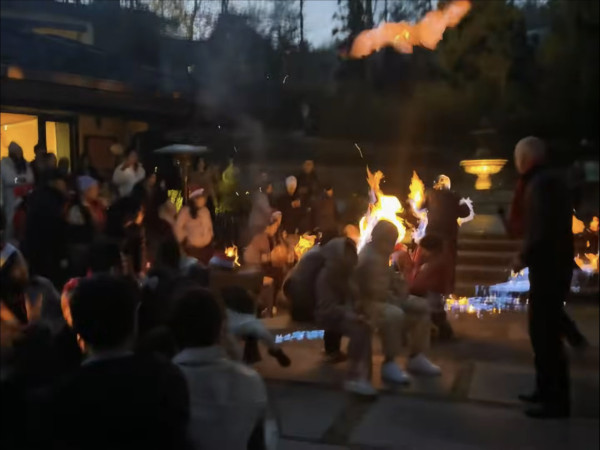 有片慎入！北上過聖誕度假村玩圍爐 做錯1步變人肉火球3遊客遭烈焰吞噬 