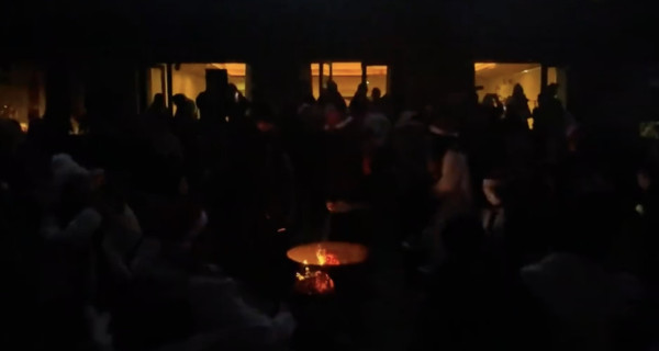 有片慎入！北上過聖誕度假村玩圍爐 做錯1步變人肉火球3遊客遭烈焰吞噬 