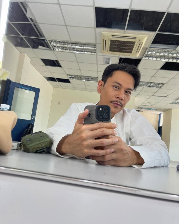 前TVB小生被偷拍當場發火影片瘋傳!指罵鏡頭激動喝斥︰問緊你做乜嘢呀