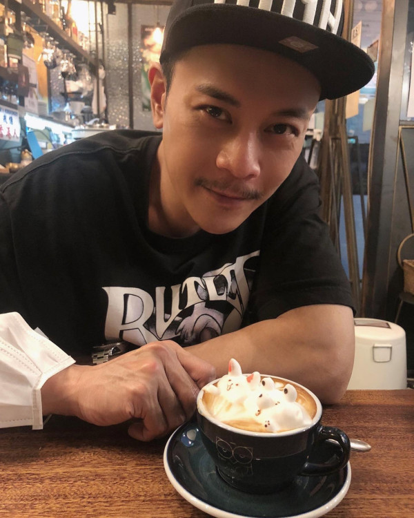 前TVB小生被偷拍當場發火影片瘋傳！指罵鏡頭激動喝斥︰問緊你做乜嘢呀