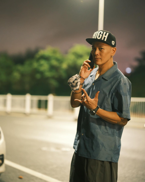 前TVB小生被偷拍當場發火影片瘋傳！指罵鏡頭激動喝斥︰問緊你做乜嘢呀