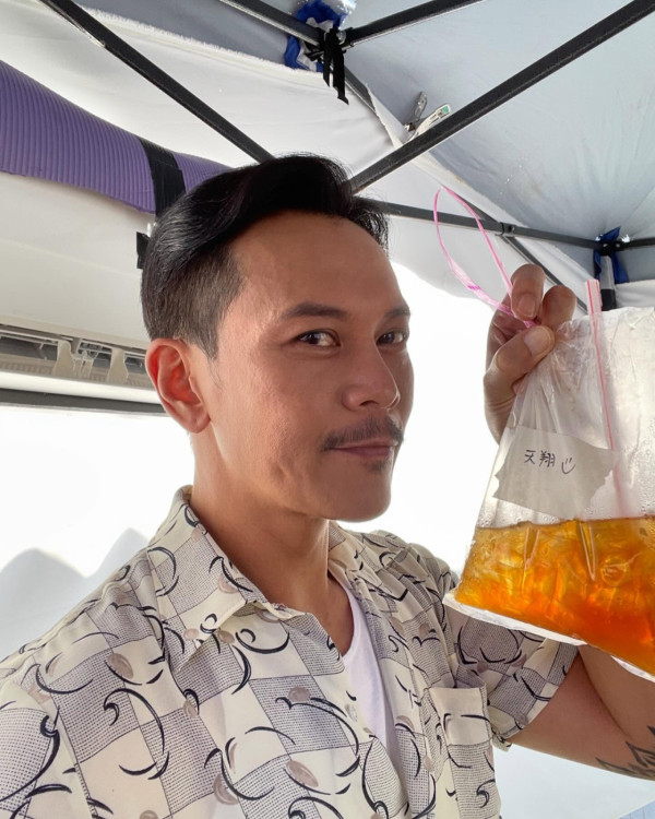 前TVB小生被偷拍當場發火影片瘋傳！指罵鏡頭激動喝斥︰問緊你做乜嘢呀