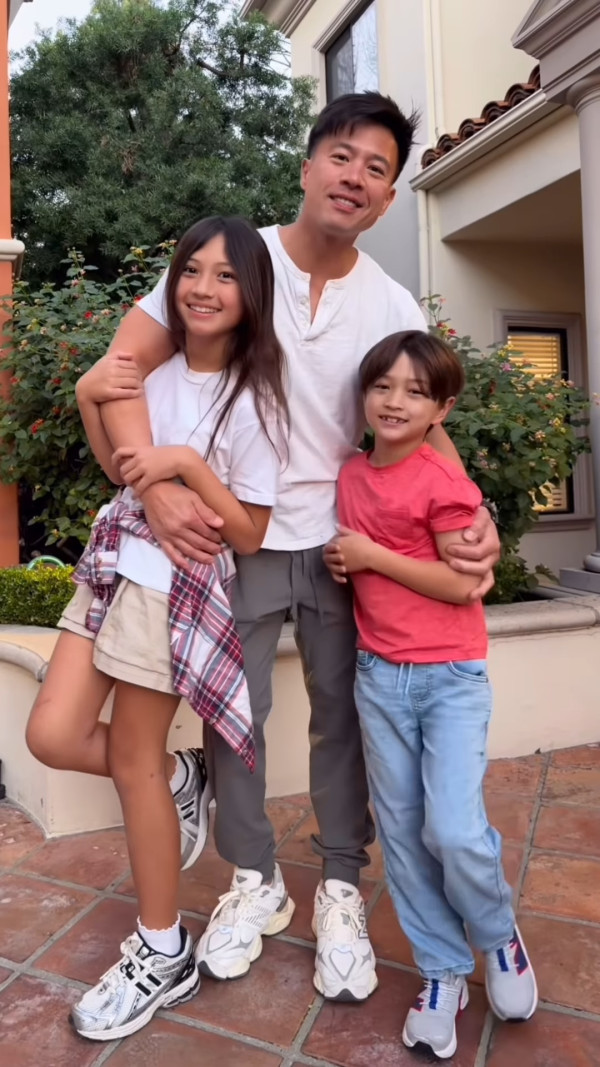 Jessica C罕晒一家四口全家福！37歲索爆近照曝光 愛女暴風成長神複製媽媽