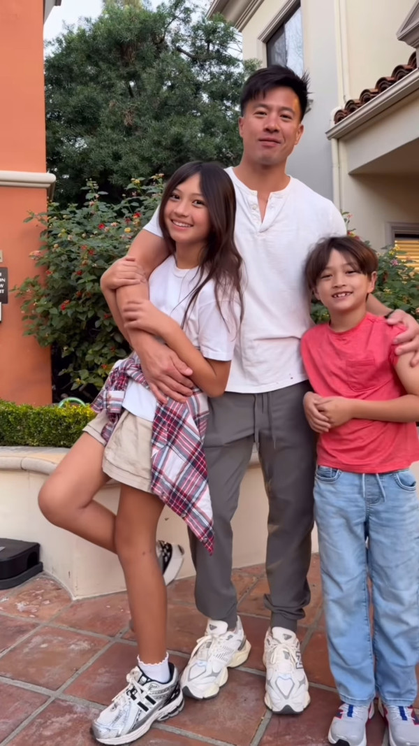 Jessica C罕晒一家四口全家福！37歲索爆近照曝光 愛女暴風成長神複製媽媽