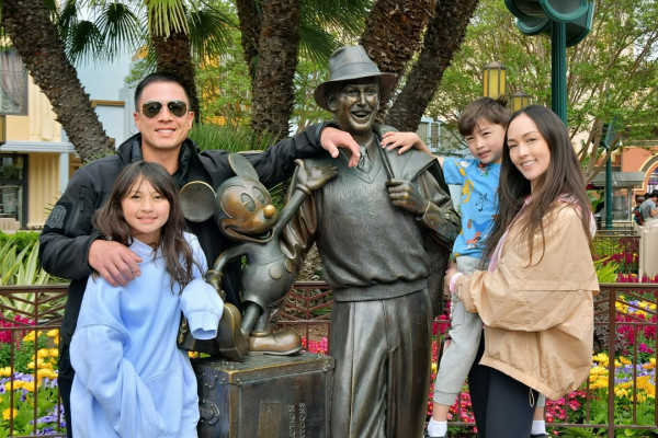 Jessica C罕晒一家四口全家福！37歲索爆近照曝光 愛女暴風成長神複製媽媽