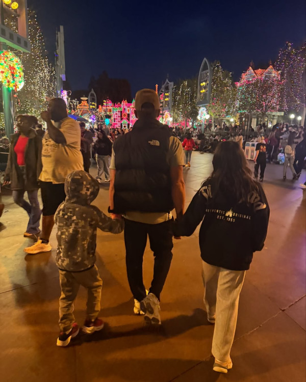 Jessica C罕晒一家四口全家福！37歲索爆近照曝光 愛女暴風成長神複製媽媽