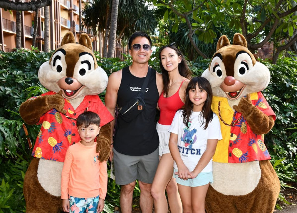 Jessica C罕晒一家四口全家福！37歲索爆近照曝光 愛女暴風成長神複製媽媽