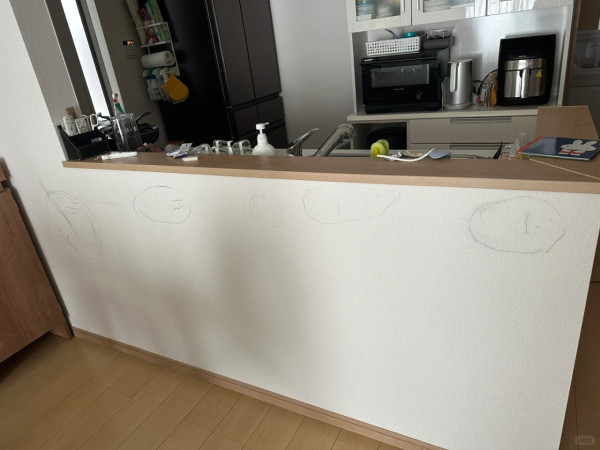 地板牆紙花晒要重鋪?12蚊店「科學綿」實測!免剷底去漬 網民:慳返10萬裝修費