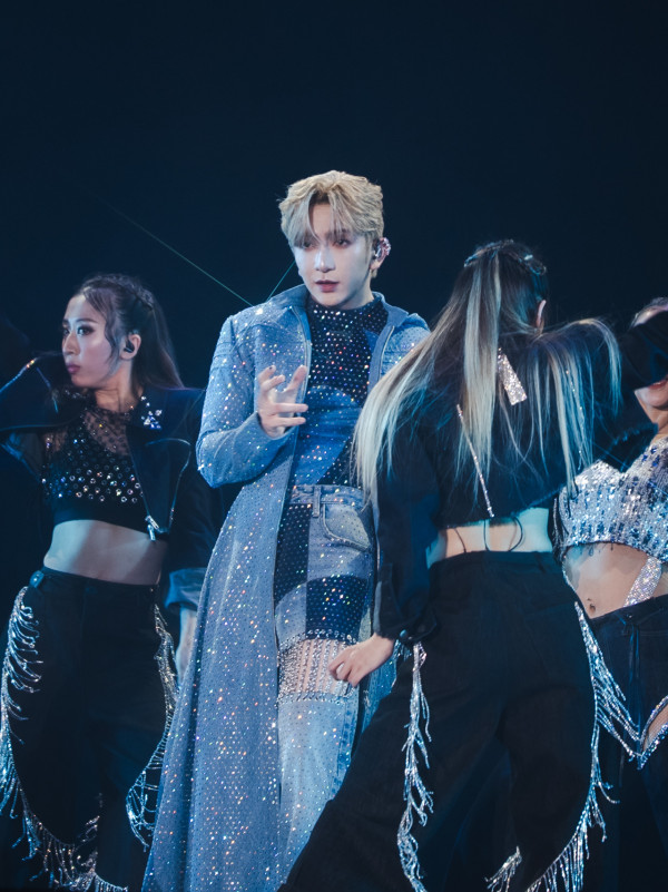 Anson Lo演唱會|30萬戰衣重磅登場盡顯王者奢華 「夜店風」粉紅流蘇衫衝擊眼球