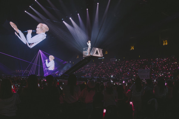 Anson Lo演唱會|30萬戰衣重磅登場盡顯王者奢華 「夜店風」粉紅流蘇衫衝擊眼球