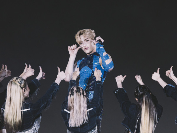 Anson Lo演唱會|30萬戰衣重磅登場盡顯王者奢華 「夜店風」粉紅流蘇衫衝擊眼球