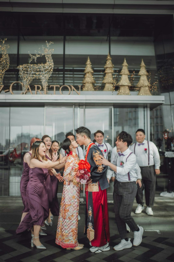 30歲TVB男藝人娶富家女豪搞婚禮著馬褂 五星級酒店筵開23席！晒巨型流星錘龍鳳鈪