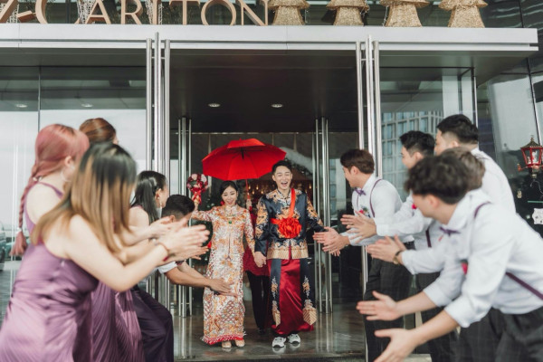 30歲TVB男藝人娶富家女豪搞婚禮著馬褂 五星級酒店筵開23席！晒巨型流星錘龍鳳鈪