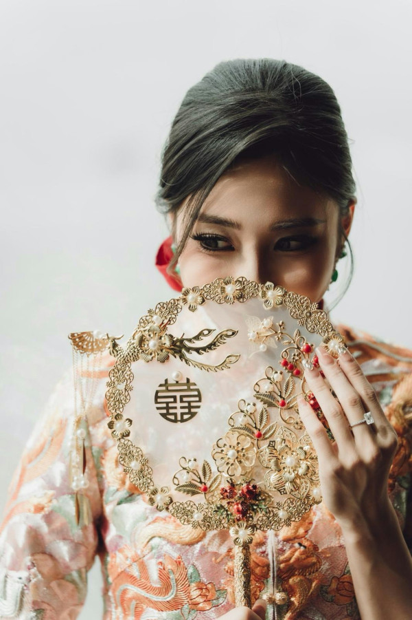 30歲TVB男藝人娶富家女豪搞婚禮著馬褂 五星級酒店筵開23席！晒巨型流星錘龍鳳鈪