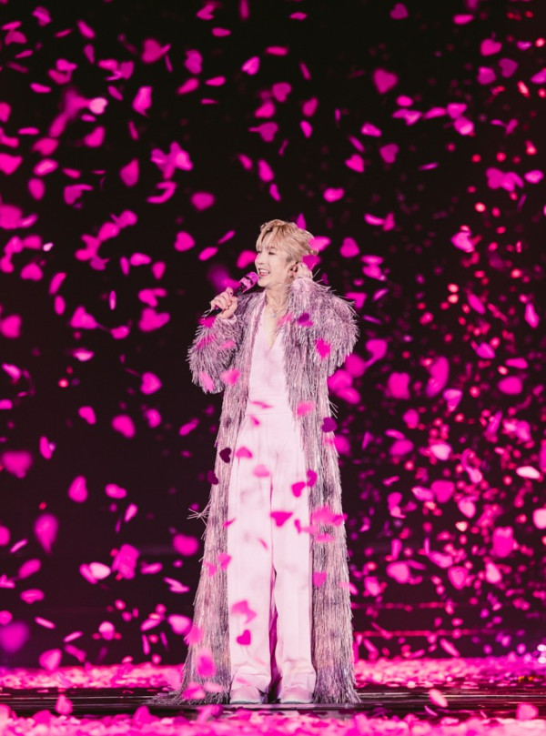 Anson Lo演唱會|30萬戰衣重磅登場盡顯王者奢華 「夜店風」粉紅流蘇衫衝擊眼球