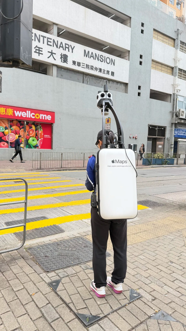 Apple Maps神秘背包現身香港!作業員揹18kg行街人工幾多?網傳時薪曝光:唔係人人做得嚟