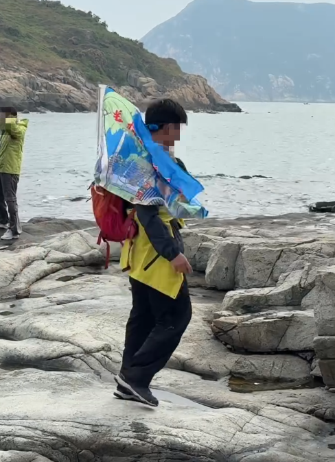 鶴咀變戰場！港女勸阻內地團扔垃圾 竟遭圍攻狂轟「歧視」：你以為香港人高人一等？