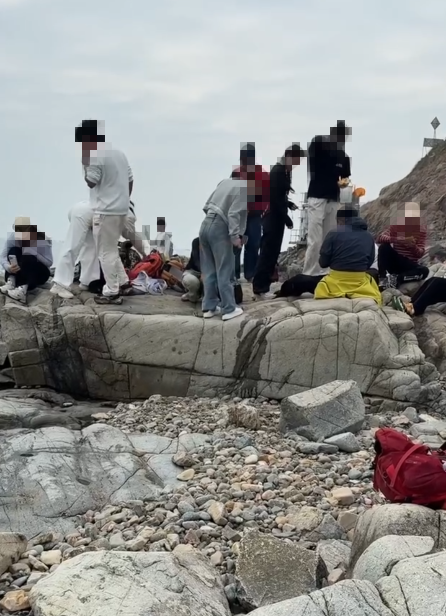 鶴咀變戰場！港女勸阻內地團扔垃圾 竟遭圍攻狂轟「歧視」：你以為香港人高人一等？