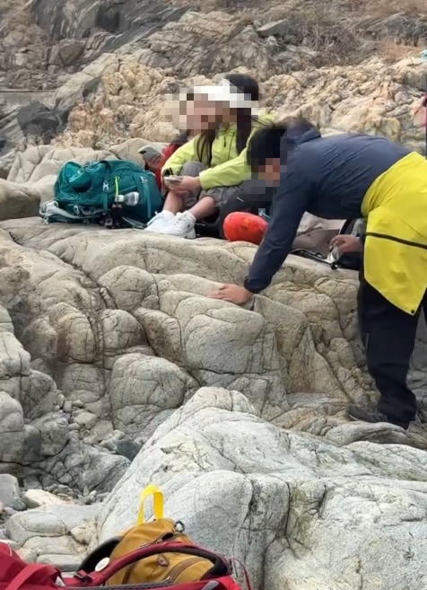 鶴咀變戰場！港女勸阻內地團扔垃圾 竟遭圍攻狂轟「歧視」：你以為香港人高人一等？