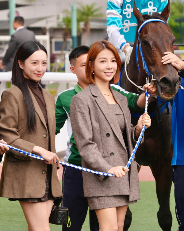 前TVB主播與視后閨蜜現身馬場拉頭馬 嫁會計師馬主升呢闊太獲激讚凍齡依舊