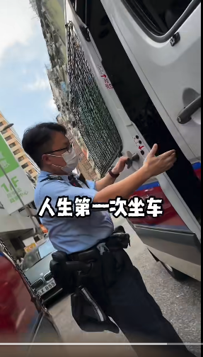 【有片】內地女遊旺角被偷iPhone 激讚警察速度「半個鐘就拉到人」事後稱要做一事網民質疑：劇本？