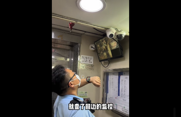 【有片】的士司機單手揸軚飄移 港男震驚司機竟專心傾股票 眼利網民列3大恐怖風險