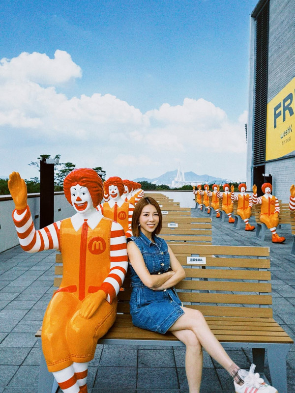 前TVB主播與視后閨蜜現身馬場拉頭馬 嫁會計師馬主升呢闊太獲激讚凍齡依舊