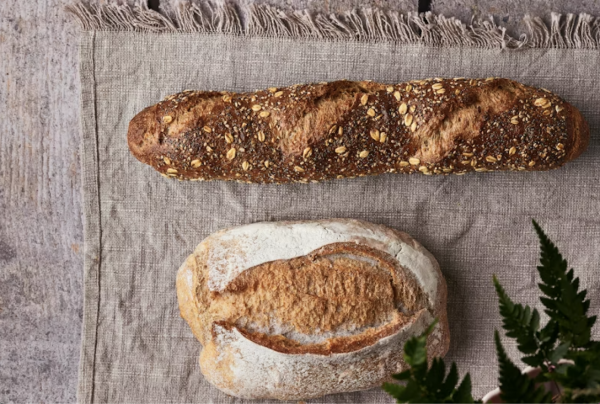 許多愛爾蘭人都會拿著與家人一起製作的聖誕節麵包，敲打大門和牆壁，寓意驅逐惡魔和負面情緒，迎接新年的來臨。（圖片來源：Unsplash）