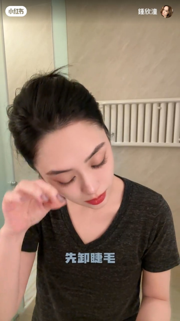 阿嬌鍾欣潼即場卸妝素顏樣驚為天人 網民驚訝「真係有人素顏靚過化妝」