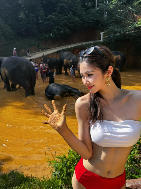 港姐季軍布吉度假晒性感泳衣照 過萬蚊名牌比堅尼不及超模身材吸睛