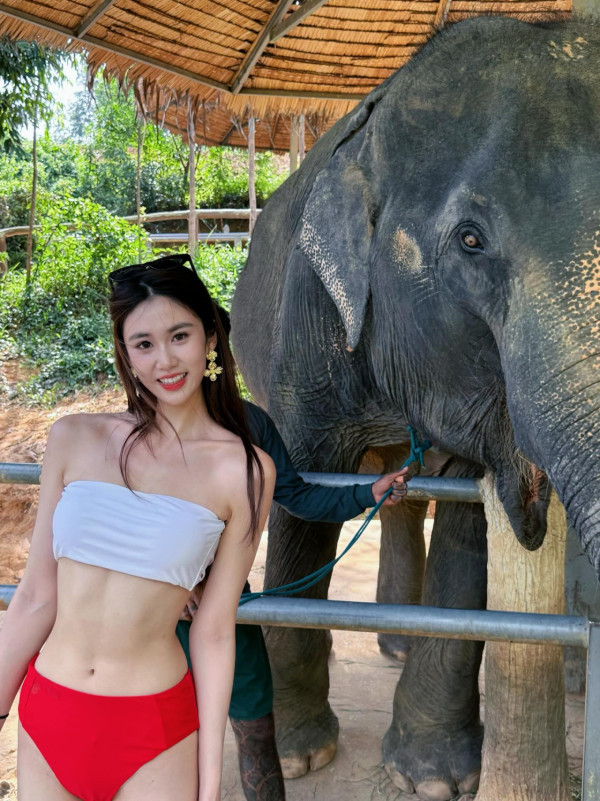 港姐季軍布吉度假晒性感泳衣照 過萬蚊名牌比堅尼不及超模身材吸睛