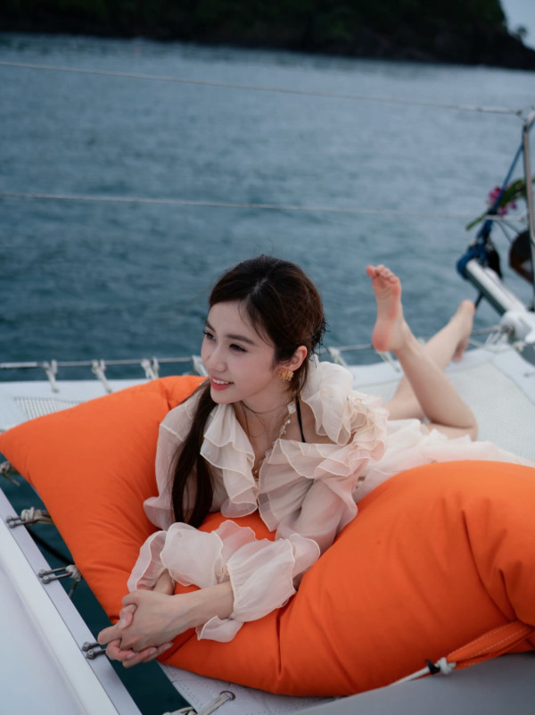 港姐季軍布吉度假晒性感泳衣照 過萬蚊名牌比堅尼不及超模身材吸睛